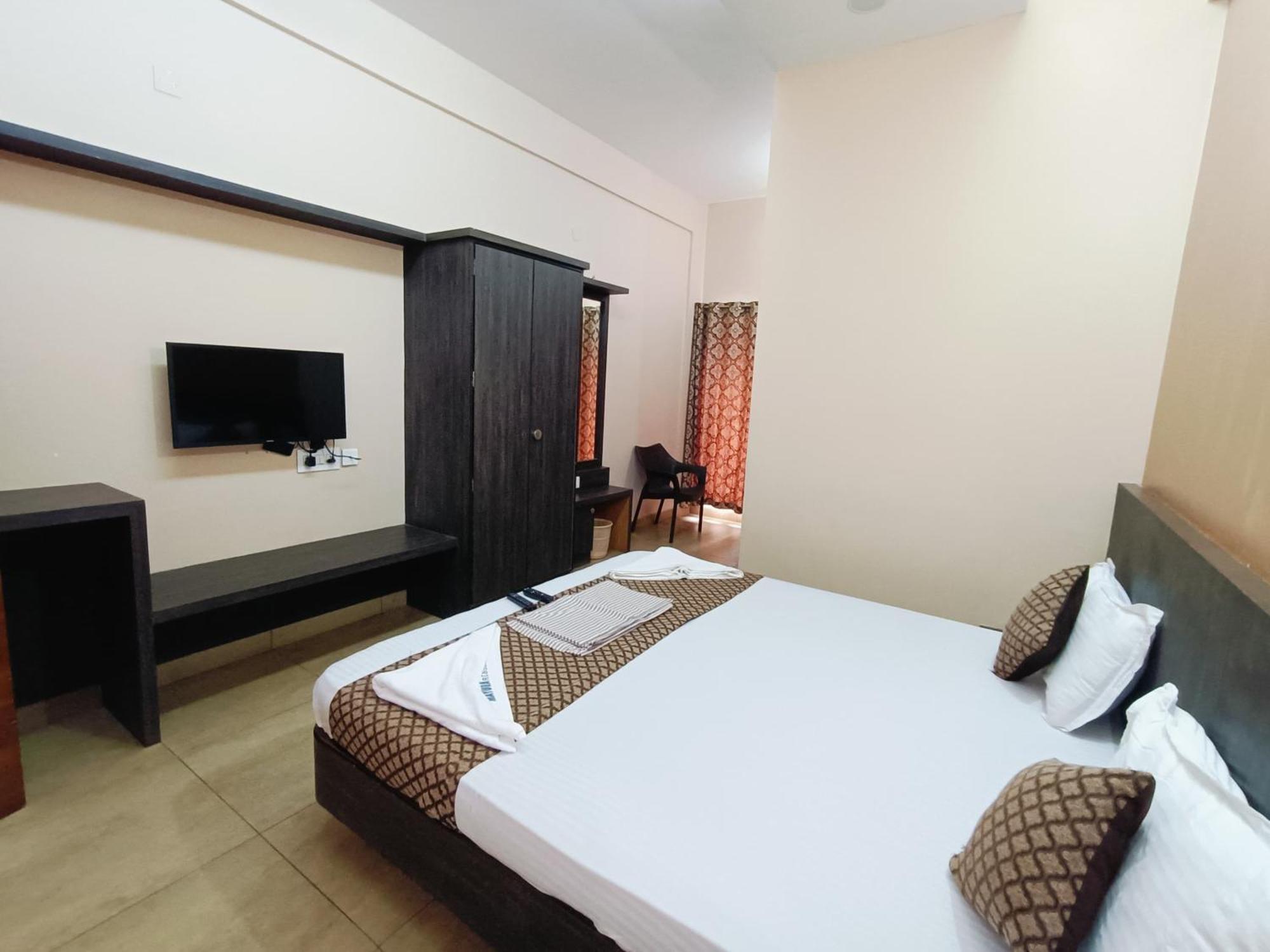 Hotel Mayura Residency Subrahmanya Екстериор снимка